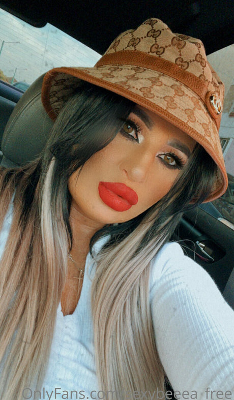 sexybeeea free only fans pic