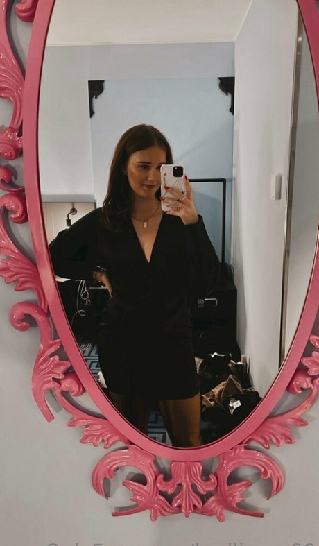 badlizzyy66 onlyfans public photos