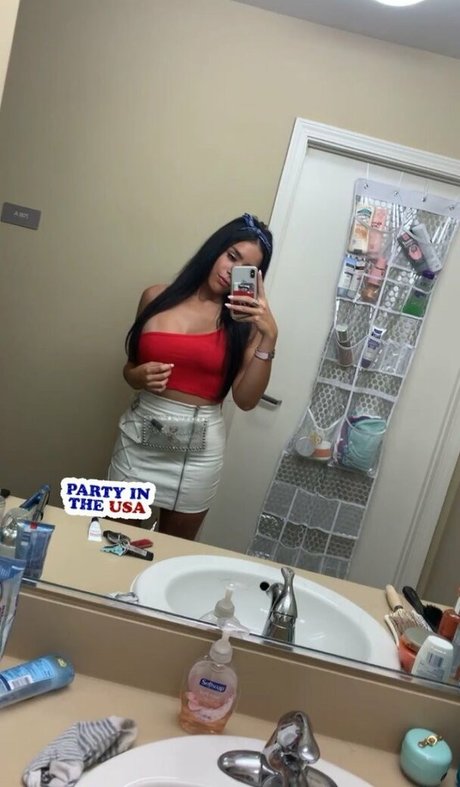 Samantha L Profile pic