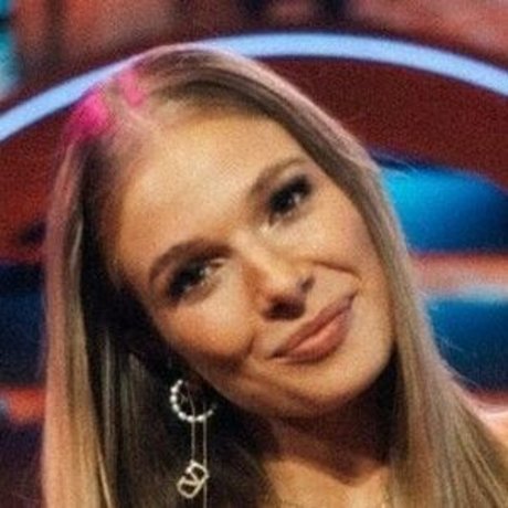 Lola Weippert nude onlyfans