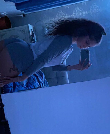 Izzy Lewis onlyfans leakes