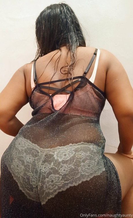 naughtyaunty sexy onlyfans