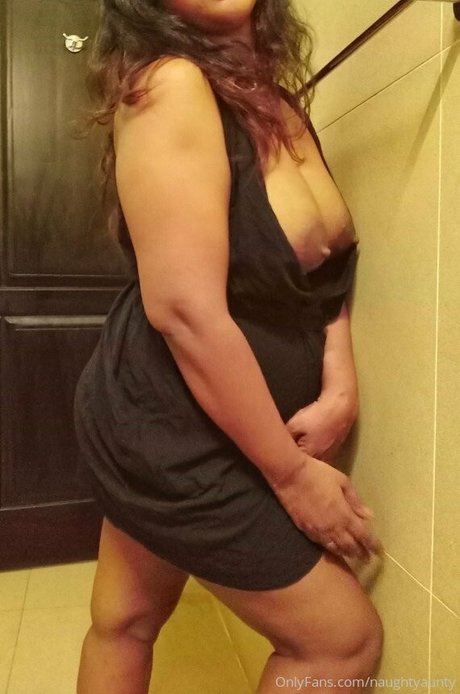 naughtyaunty Profile pic