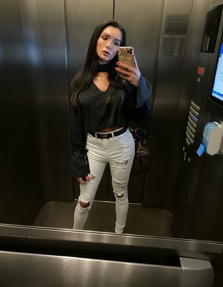 robertacortes onlyfans tits