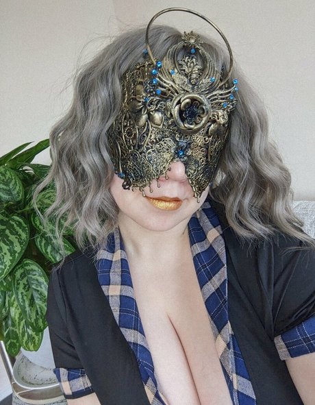 Naomiwastaken onlyfans model images