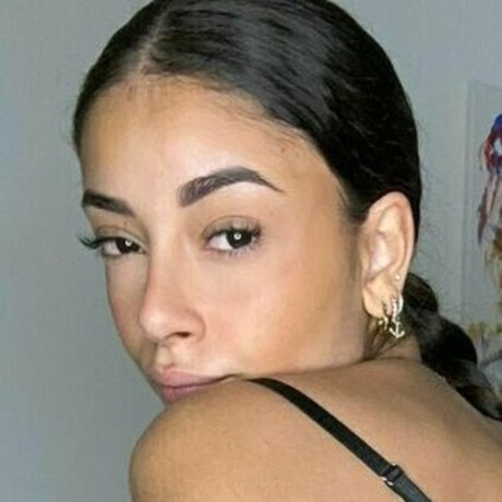 Naomi Vignomi onlyfans creator