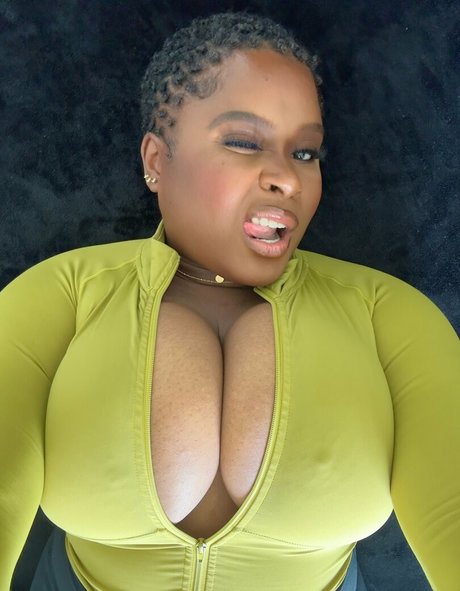 lingerieloungefree onlyfans pictures