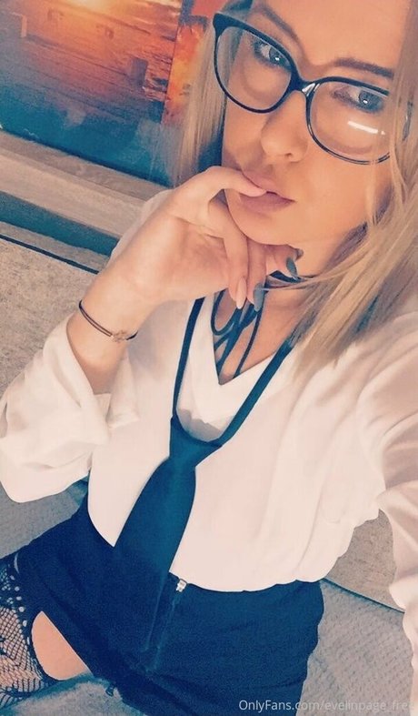 evelinpage free only fans pics
