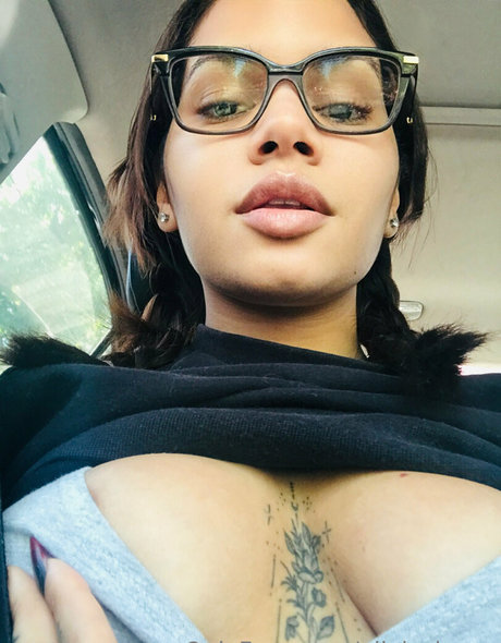 sofia jones2 onlyfans leajs