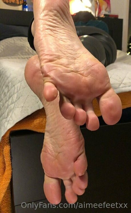 aimeefeetxx naked onlyfans leak