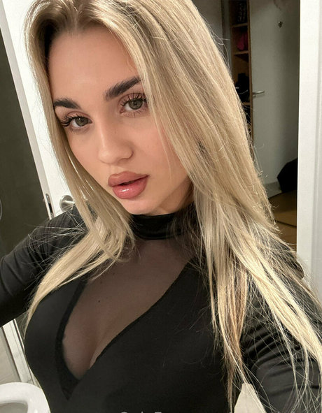 Kris Kiss only fans nude leaks