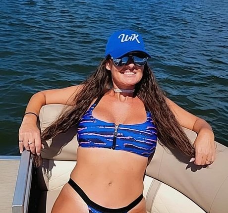 Baddie2thebone free onlyfans porn