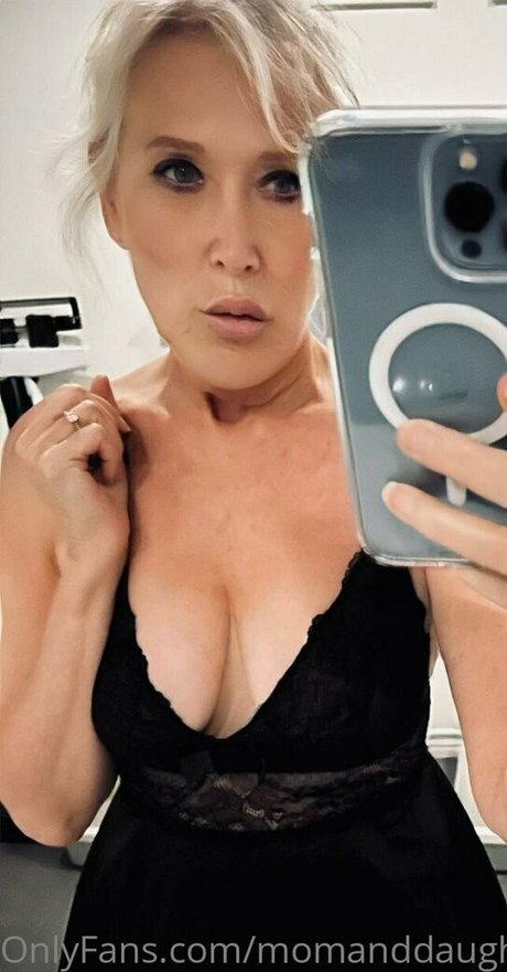 suzieandhannahfree nudes onlyfans leaks