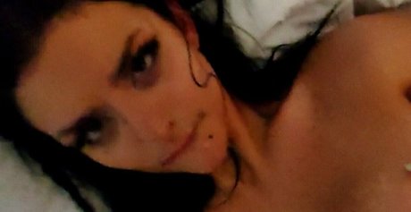 laurawaifuu onlyfans nsfw