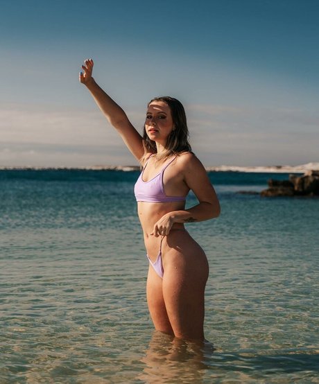 Sarah Senecal onlyfans boobs