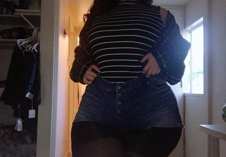 SoftestPear onlyfans star