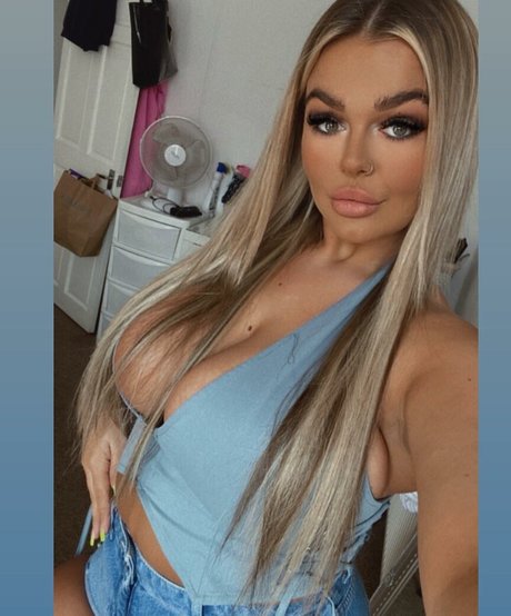 blue hair onlyfans porno illustration