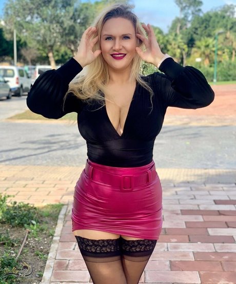 Dolly Fox Profile pic