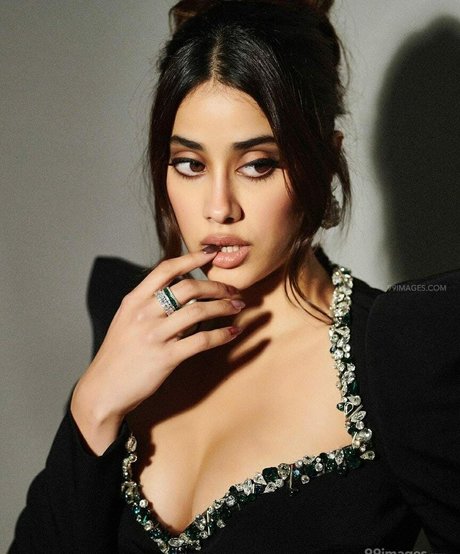 Janhvi Kapoor onlyfans leak naked