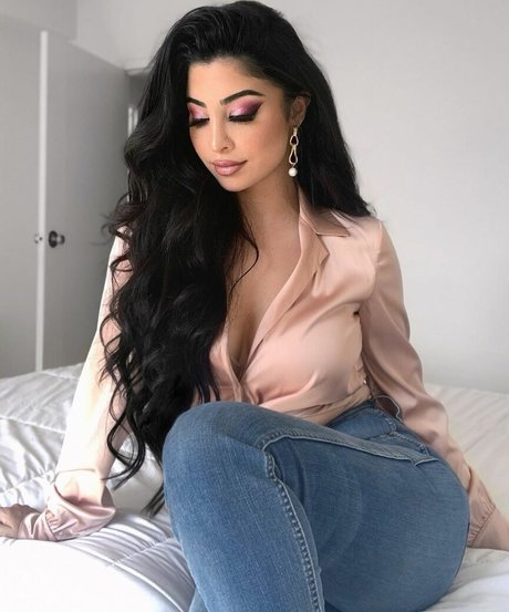 Elwa Saleh pics onlyfans