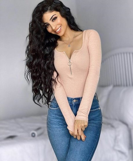 Elwa Saleh onlyfans nude porn