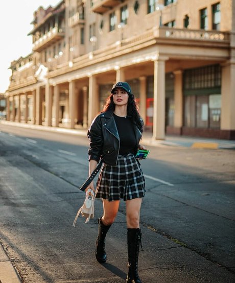 Elwa Saleh onlyfans model images