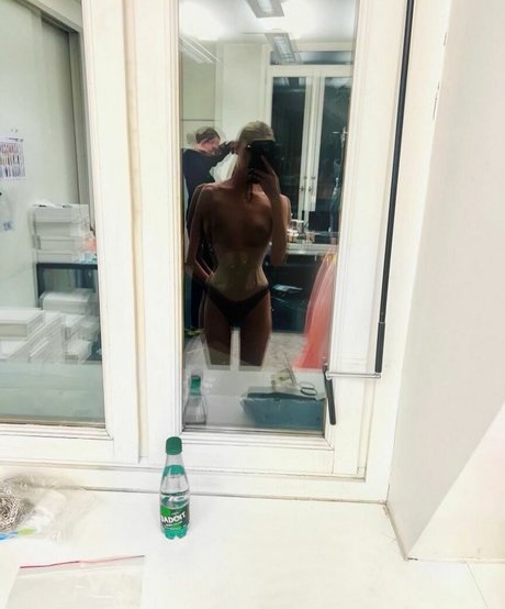 Stella Maxwell onlyfans star