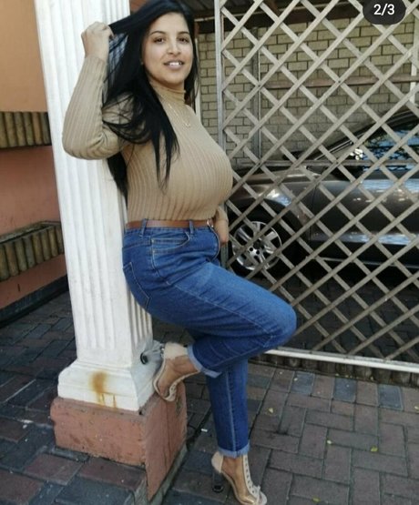 Mickyla Goslett tits onlyfans