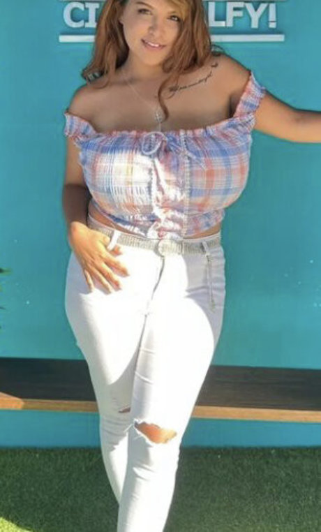 Mickyla Goslett onlyfans sex tape