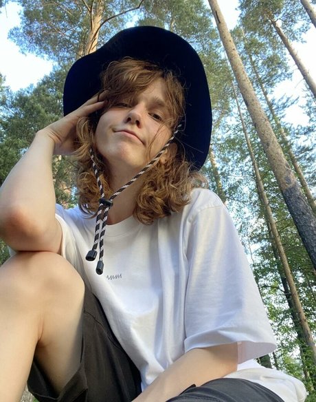 Mossy Barmales onlyfans nude tits