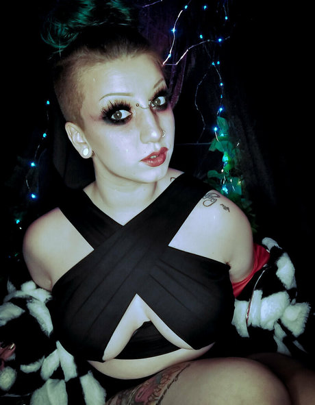 sarahsuccubusfreepreview onlyfans leaked pictures