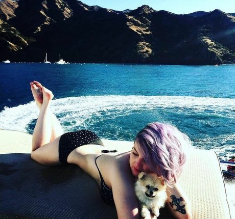 Kelly Osbourne onlyfans leaks sex