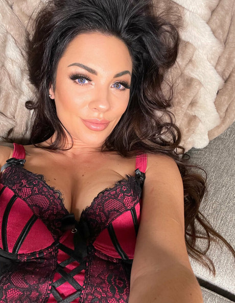 sweednsavery onlyfans striptease