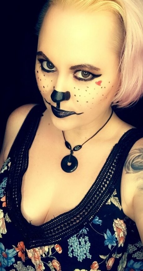 weirdartgirljo onlyfans leaked tits