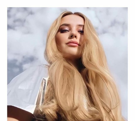 Katherine Langford only fans pic