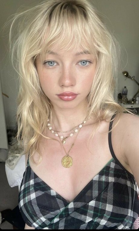 Lola Clark onlyfans leaks naked