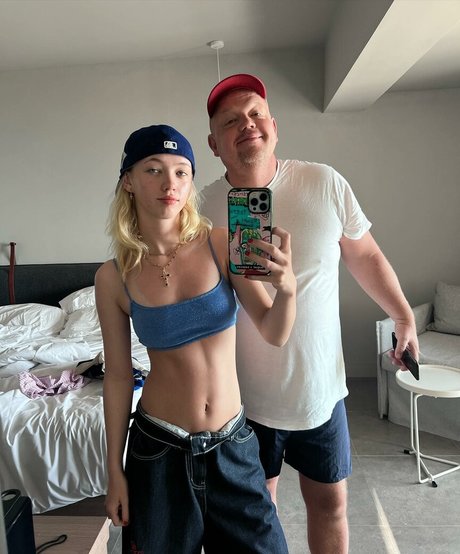 Lola Clark onlyfans porn