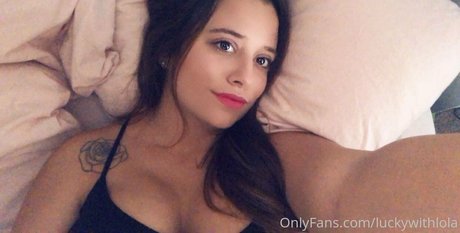 luckywithlola onlyfans strip