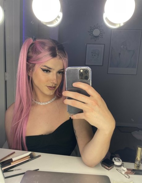 cloexrain onlyfans striptease