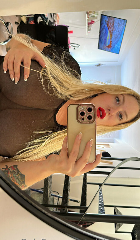 mikhelaxxx onlyfans nude