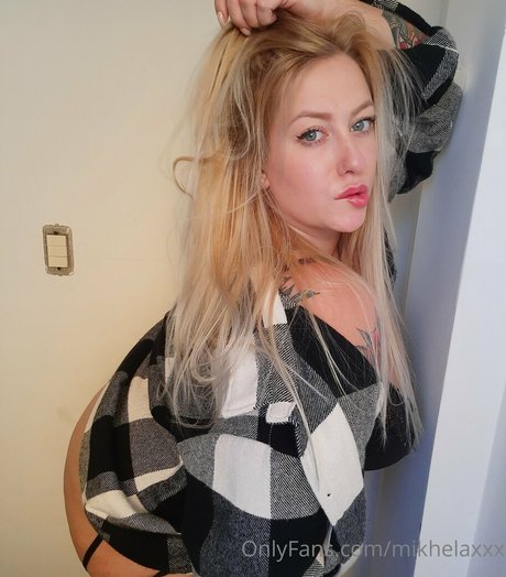 mikhelaxxx nude onlyfans pics