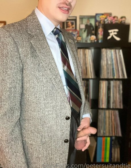 petersuitandtie only fans pics