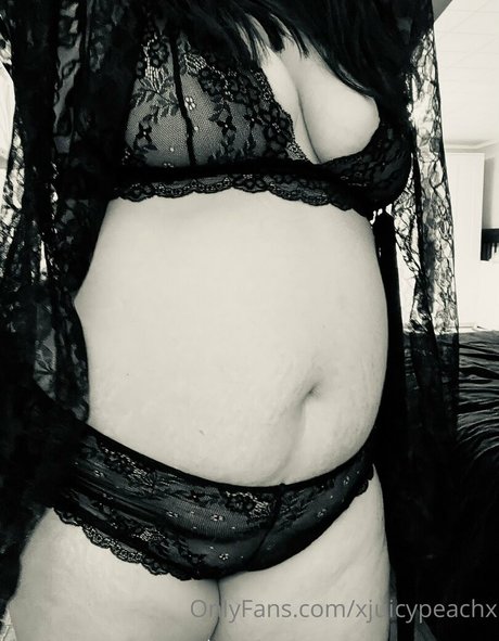 xjuicypeachx hot onlyfans