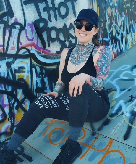 LoveLaurenn onlyfans star