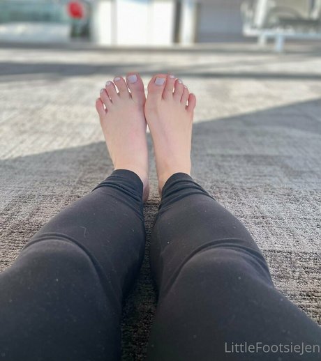 littlefootsiejen1 onlyfans leaks