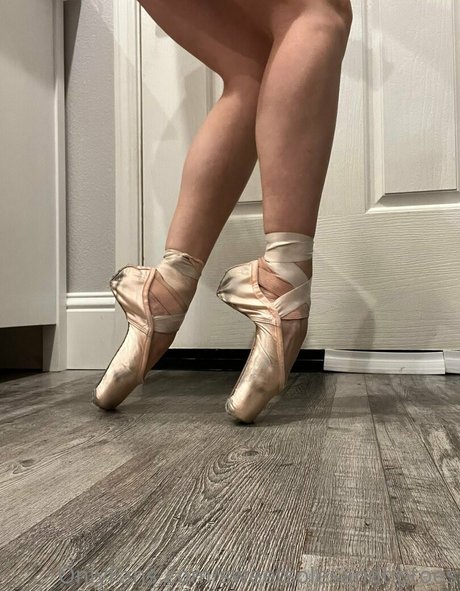 sweetsolesandtiptoes onlyfans leaks.