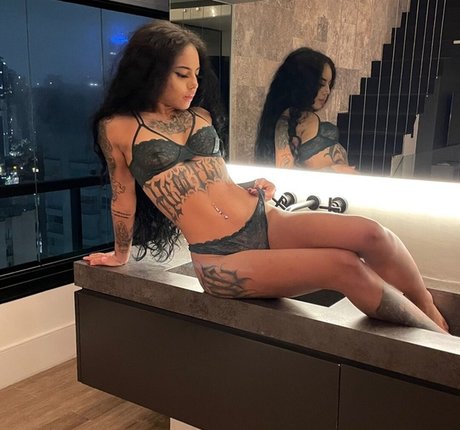 Valentina Naomi onlyfans pics
