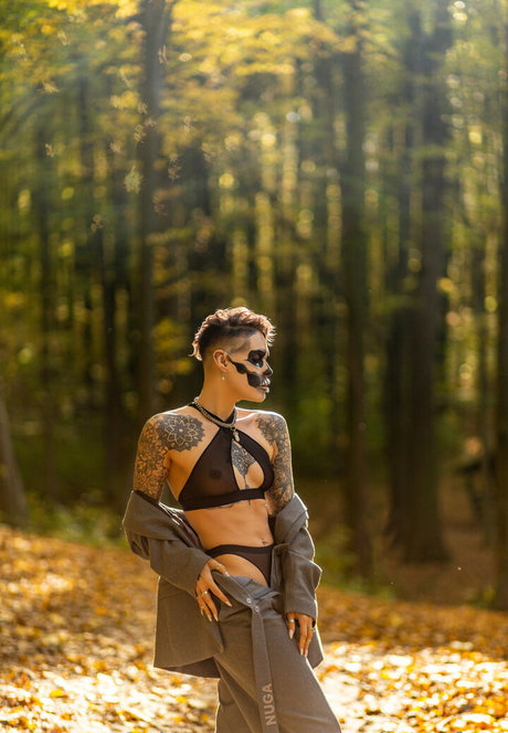 leavin11 free onlyfans topless