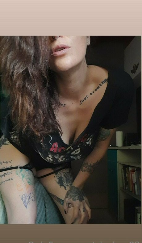 alaskaa82 onlyfans strip