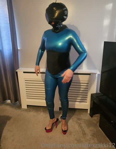 latexnikki12 onlyfans model photo
